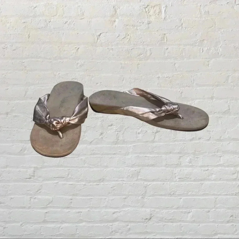 Vionic Pippa Flip Flops Rose Gold